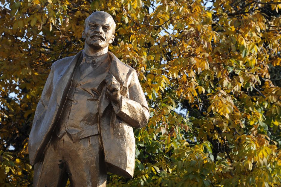 Ukraina atsisveikina su Lenino statulomis