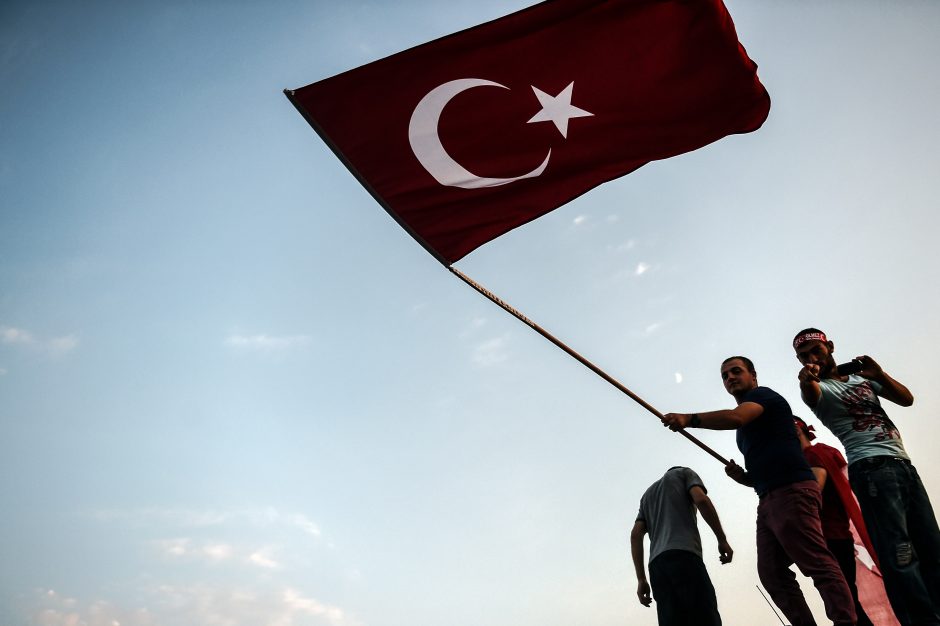 Turkijoje per susirėmimus žuvo du kariai ir 34 kurdų sukilėliai
