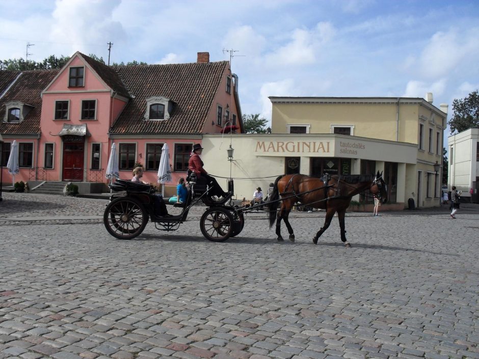 Turistų srautas atgaivino Teatro aikštę