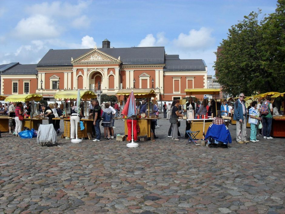 Turistų srautas atgaivino Teatro aikštę