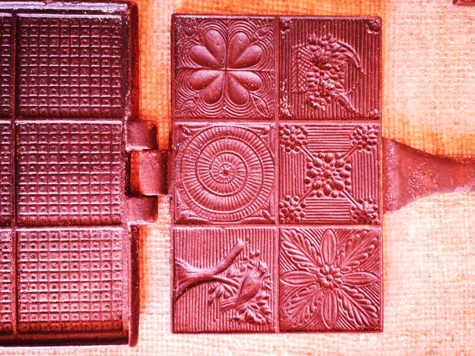 Vaikystės skanumynų nostalgija virto milžiniška keptuvių kolekcija