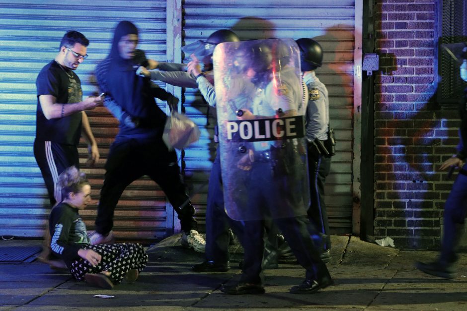 Filadelfijoje policininkai nušovė juodaodį, kilo protestai