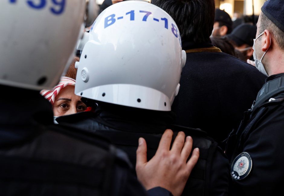 Turkijoje dėl įtariamų ryšių su kurdų kovotojais sulaikyta 718 žmonių