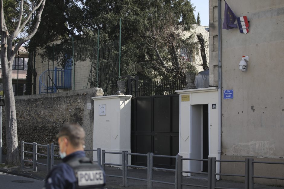 Marselyje prie žydų mokyklos sulaikytas peiliu ginkluotas vyras