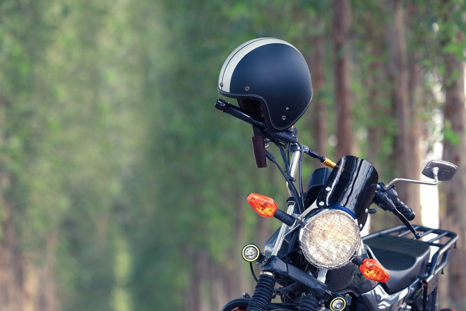 Artėja motociklų sezonas: kuo svarbu pasirūpinti, kad pirma kelionė nesibaigtų nelaime