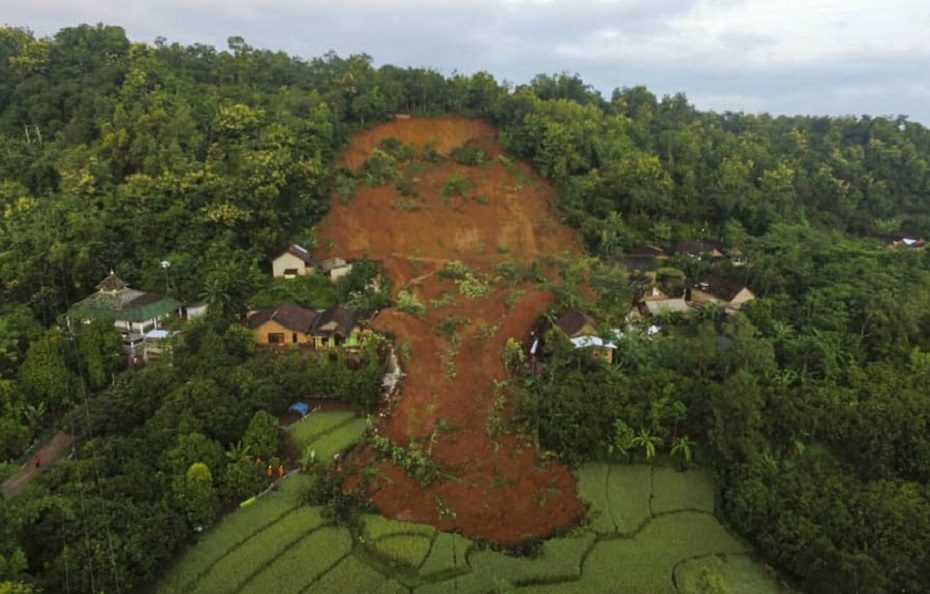 Indonezija: nuslinkus nuošliaužai, 20 žmonių dingo be žinios