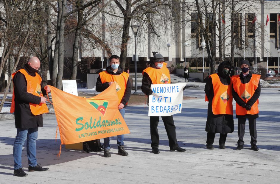 Vyriausybė raginama imtis skubių veiksmų dėl situacijos paukštininkystės sektoriuje