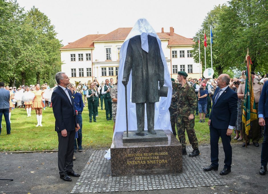 Kultūros ministerija neorganizuos naujo paminklo A. Smetonai idėjos konkurso