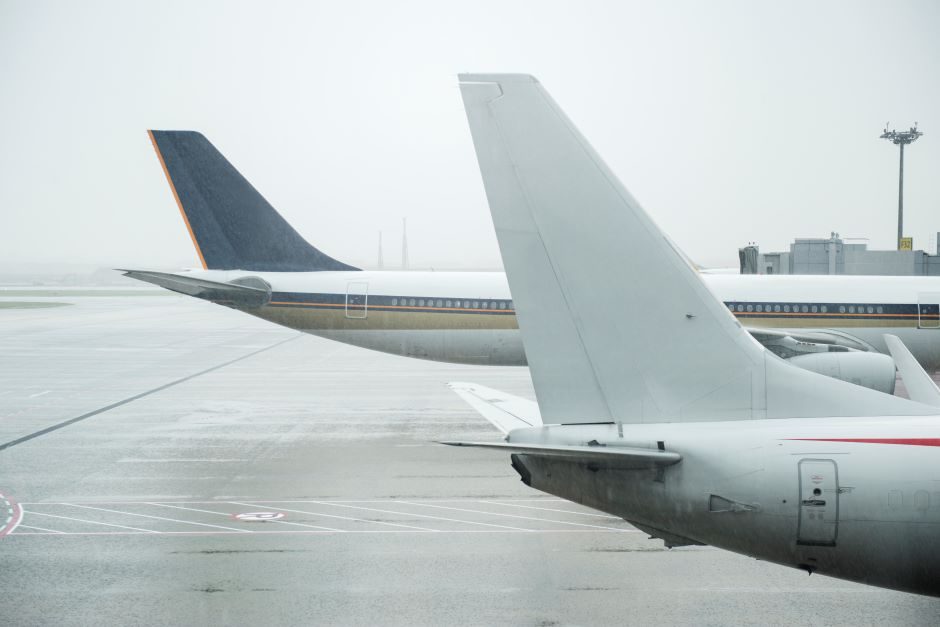 Oro linijų bendrovei teko atšaukti skrydį į Niujorką – keleivis pasigedo kelių varžtų lėktuvo sparne