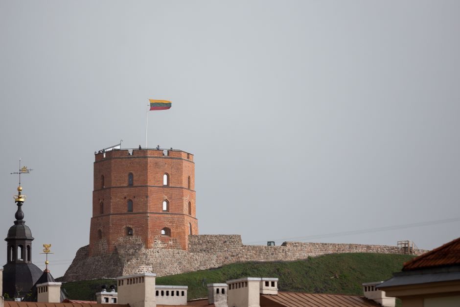 Gedimino pilies bokšto vėliava bus perduota saugoti Kretingos rajono Darbėnų gimnazijai