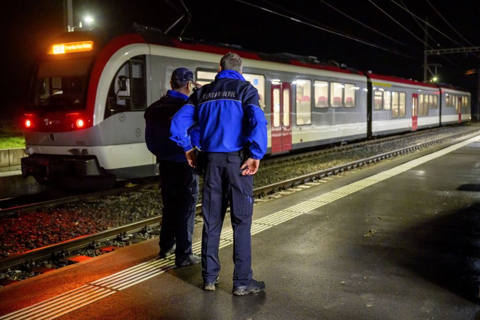 Šveicarijos traukinyje vyko įkaitų drama: įtariamasis nukautas
