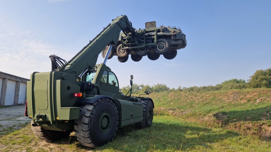 Lietuvos kariuomenę pasiekė pernai įsigyti sunkiasvoriai krautuvai