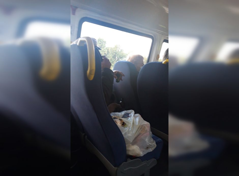 Neblaivus keleivis autobuse: kol nuvyko į Palangą, ištuštino visą butelį