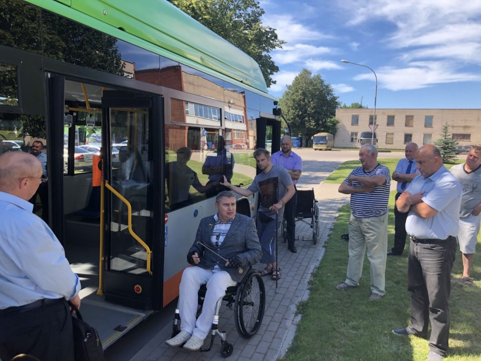 Klaipėdos autobusuose – dėmesys neįgaliesiems: mokėsi, kaip suteikti pagalbą
