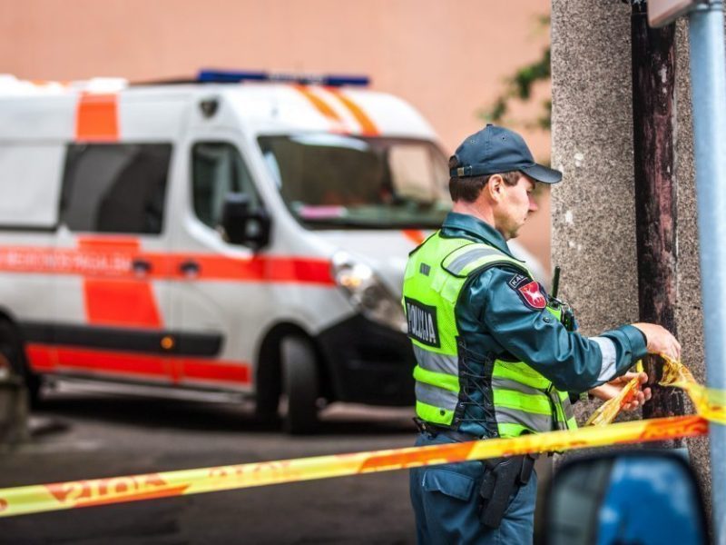 Skaudi nelaimė Klaipėdoje: žuvo, įtariama, pro langą iškritusi moteris