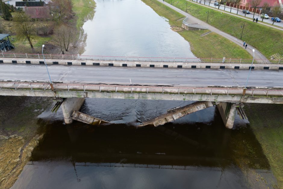 Kelių direkcijos atstovas: įgriuvusio Kėdainių tilto remontą tikimasi pradėti šiemet