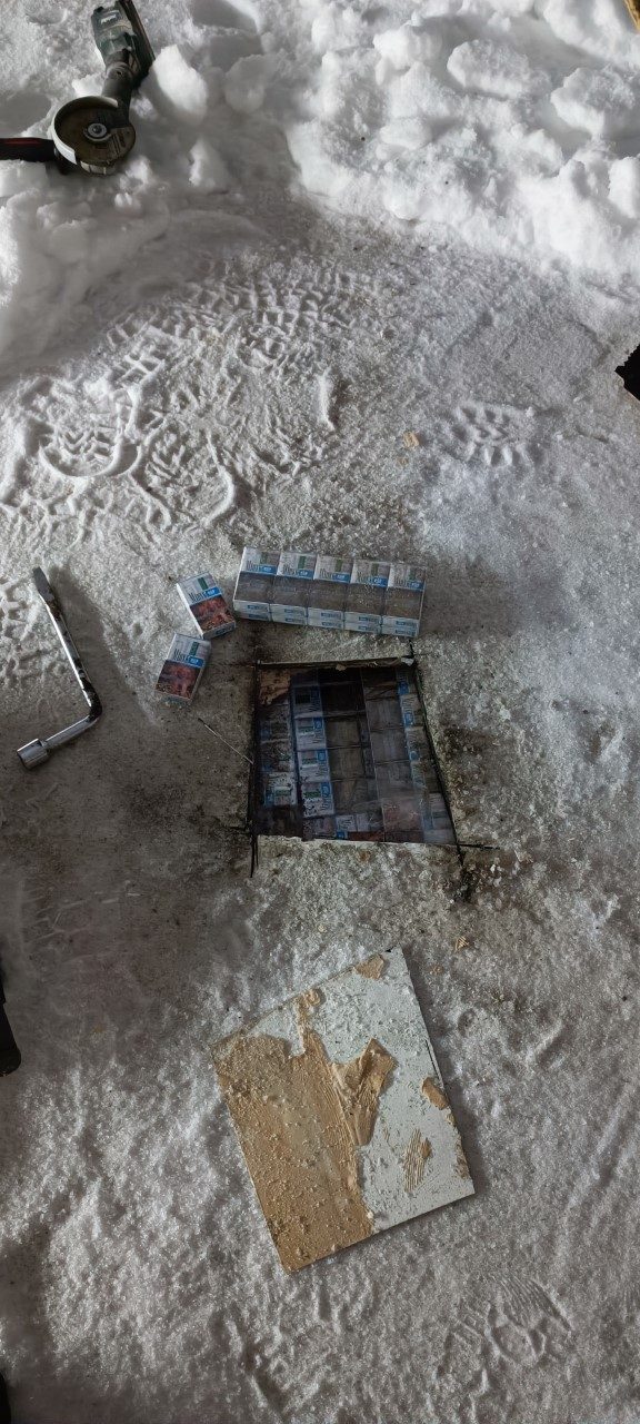 Muitininkai Lavoriškių poste sulaikė 180 tūkst. eurų vertės cigarečių kontrabandą