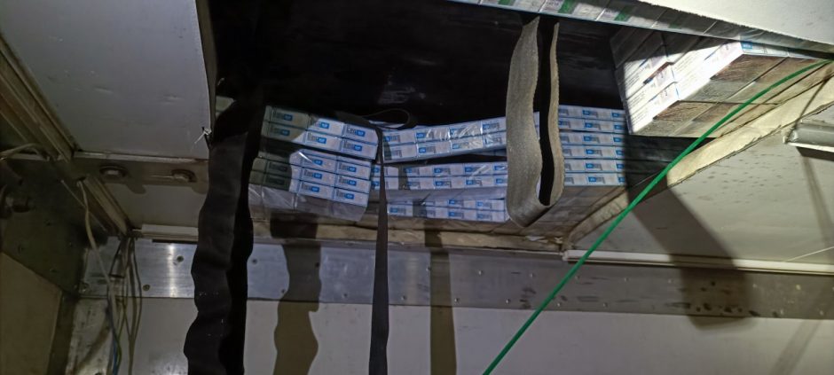 Muitininkai Lavoriškių poste sulaikė 180 tūkst. eurų vertės cigarečių kontrabandą