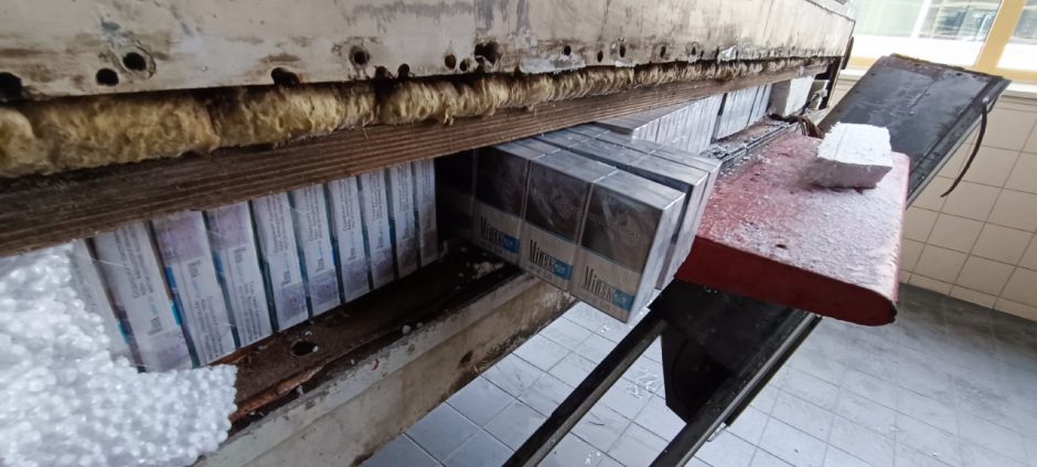 Muitininkai Lavoriškių poste sulaikė 180 tūkst. eurų vertės cigarečių kontrabandą