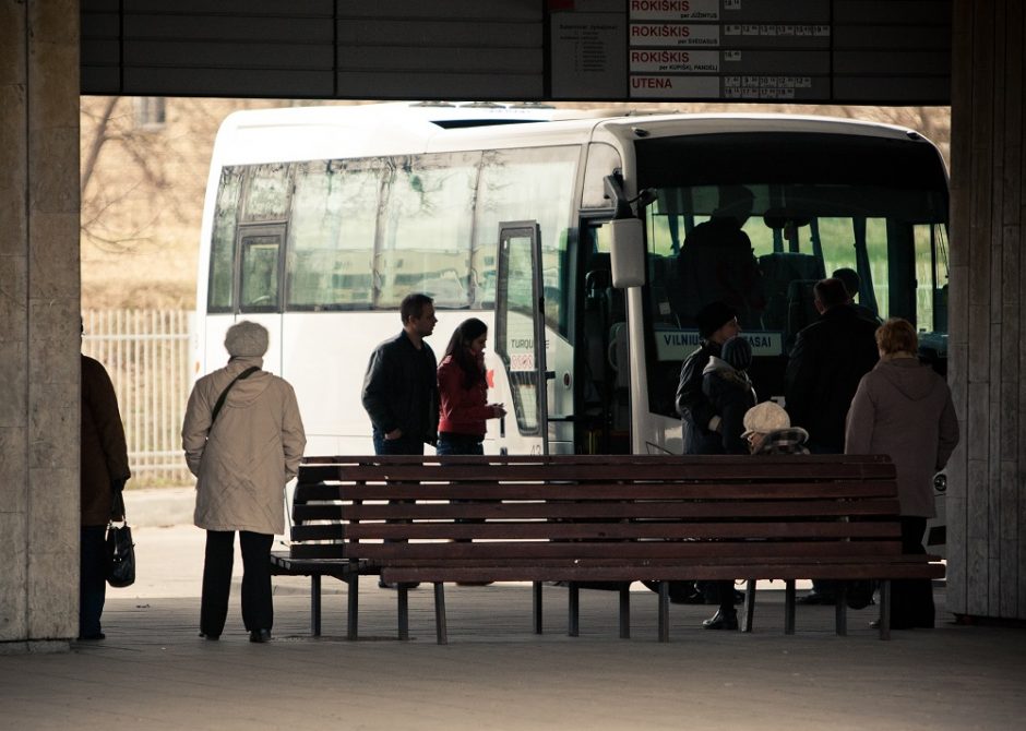 Dėl stabdomo konkurso gali sutrikti keleivių vežimas tarpmiestiniais autobusais