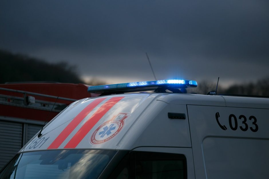 Skaudi nelaimė Vilniuje: automobiliu pervažiuotas važiuojamojoje kelio dalyje gulėjęs vyras