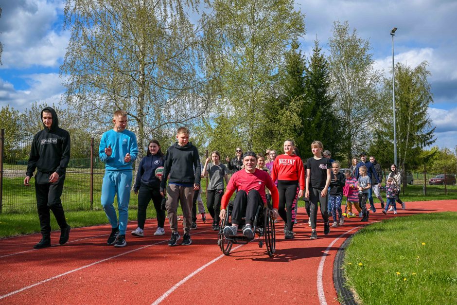 Važiuodamas galiniais vežimėlio neįgaliesiems ratais įveikė 10 km ir pelnė Lietuvos rekordą