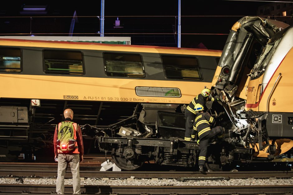 Čekijoje susidūrus traukiniams žuvo keturi žmonės, sužeistų – dešimtys