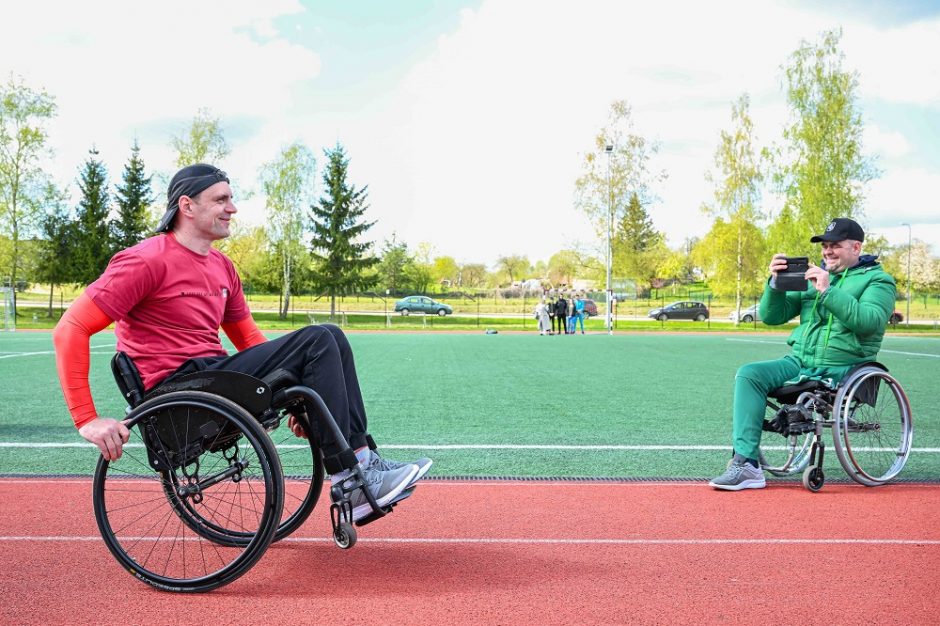 Važiuodamas galiniais vežimėlio neįgaliesiems ratais įveikė 10 km ir pelnė Lietuvos rekordą