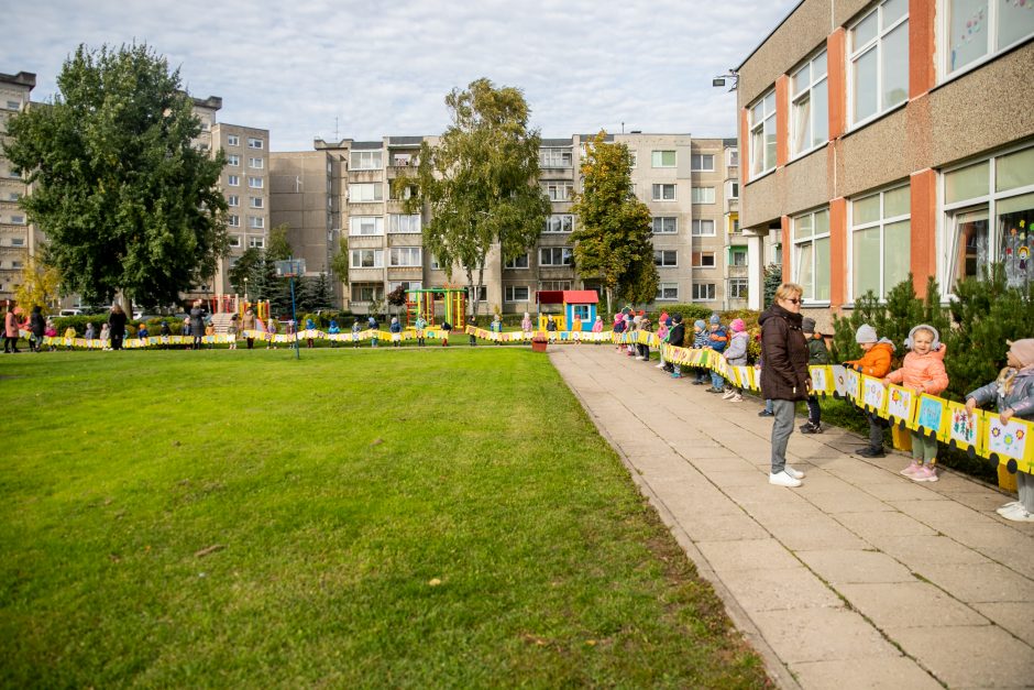 Šilainių darželinukai Mokytojų dieną siekė rekordo