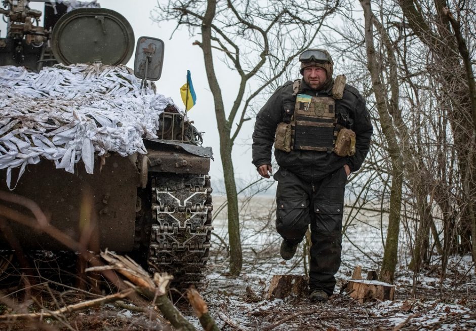 Ukrainietė apie karo siaubą: sūneli, tu tik nejudėk, nes mes gulime ant stiklų