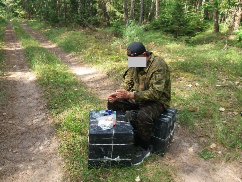 Nuo policijos sprukęs kontrabandininkas paliko visą savo turtą ir nėrė į mišką