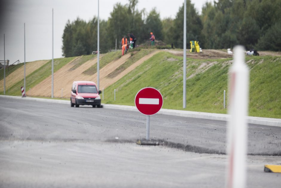 Kelių direkcijos vadovas: apie 38 proc. valstybinės reikšmės kelių neatitinka keliamų reikalavimų