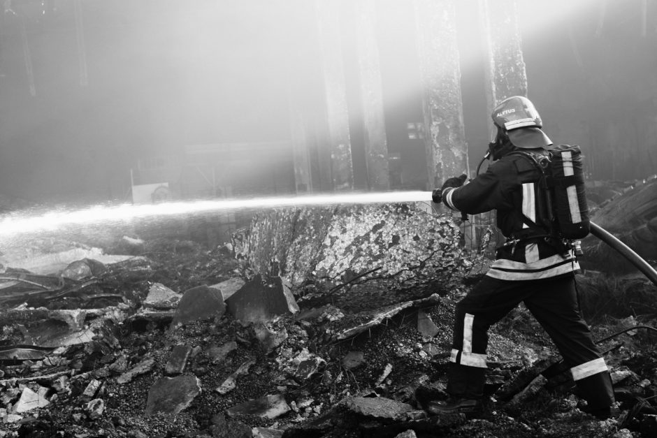 Kaune rodomi V. Šulinsko fotografijose užfiksuoti išskirtinio gaisro Alytuje vaizdai