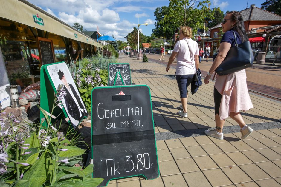 Į Palangą jau plūsta poilsiautojai: verslininkai įspėja apie augsiančias kainas