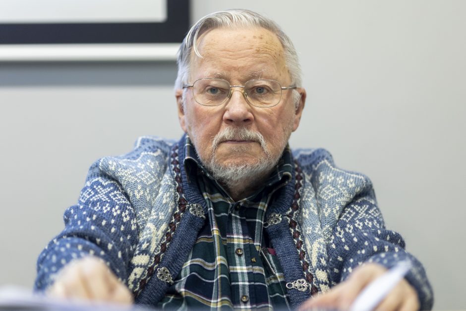 V. Landsbergis: išmokime gyventi be Rusijos, tegul sau pūva kaip dinozauro stipena