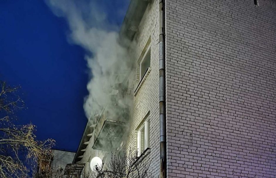 Viename Kėdainių bendrabutyje ne pirmąsyk kilo gaisras: kaltas bute rūkęs vyras