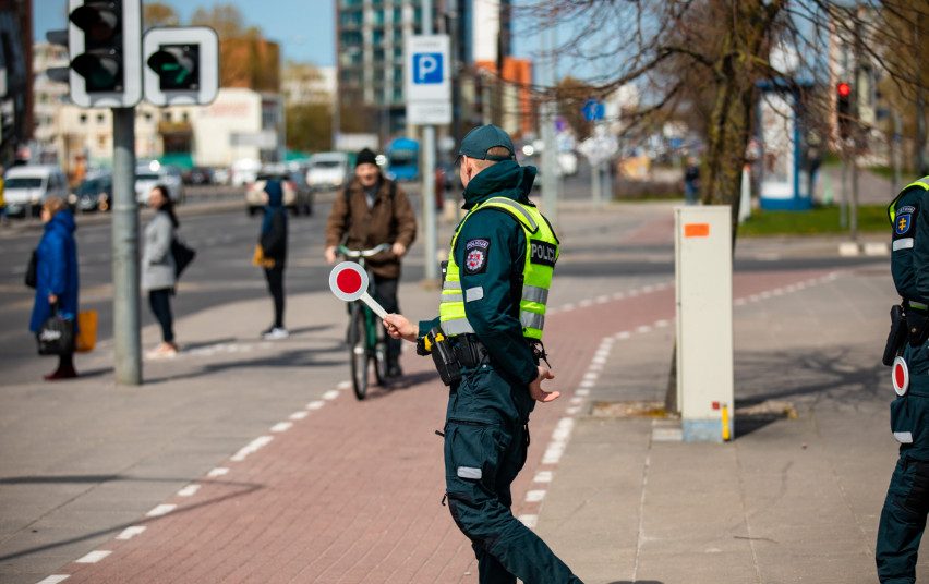 Klaipėdoje girtas vyras paspirtuku vežėsi trejų metų vaiką