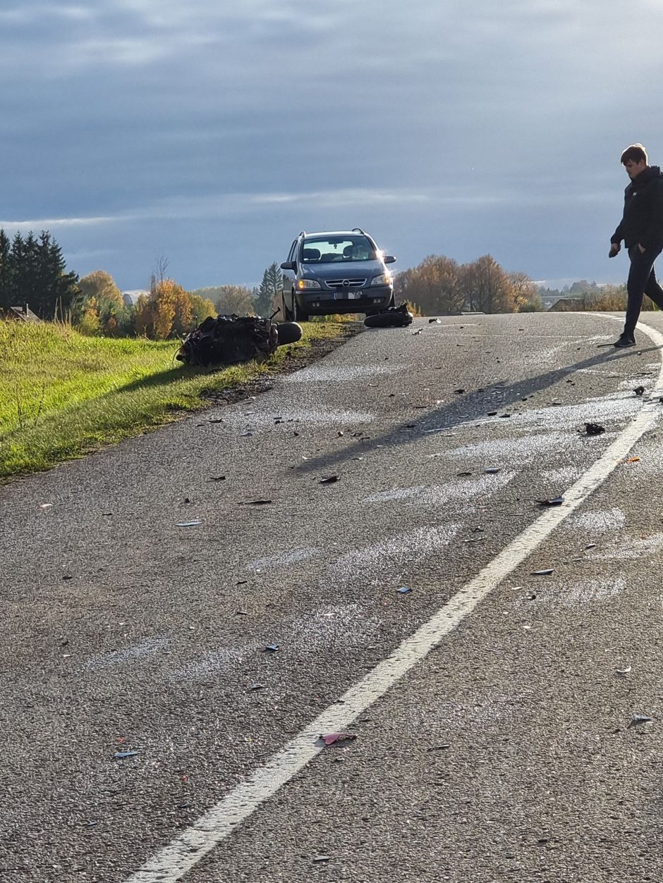 Alytaus rajone – tragiška automobilio ir motociklo avarija: žuvo žmogus