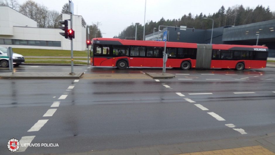 Praėjusią parą eismo įvykiuose nukentėjo šeši žmonės, tarp jų – ir mažametis