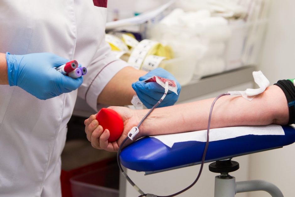 Pandemija smogė ir donorystei: dėl kraujo trūkumo gali būti stabdomos net planinės operacijos