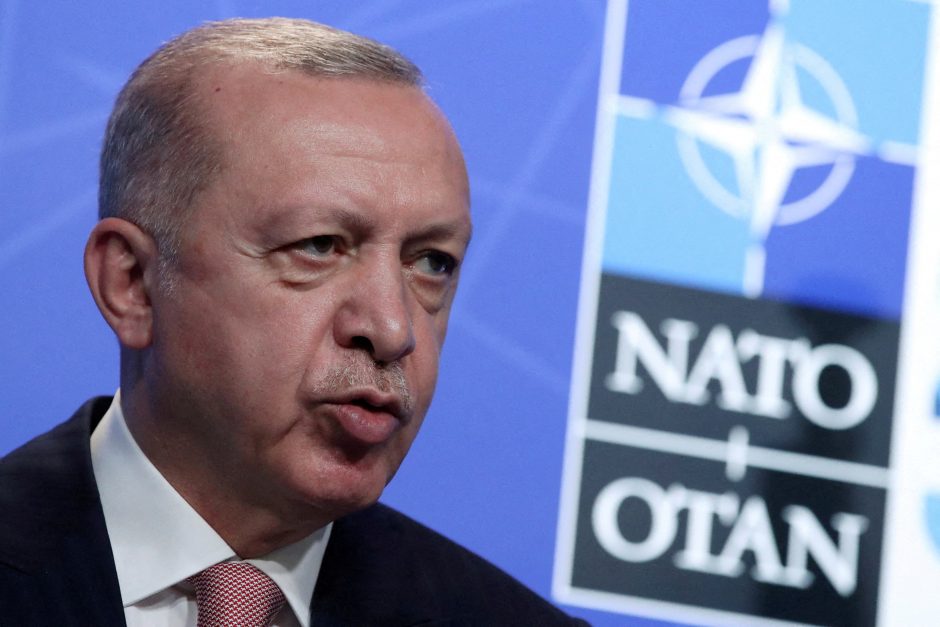 Turkijos prezidentas ragina Švediją nutraukti paramą „teroristinėms grupuotėms“