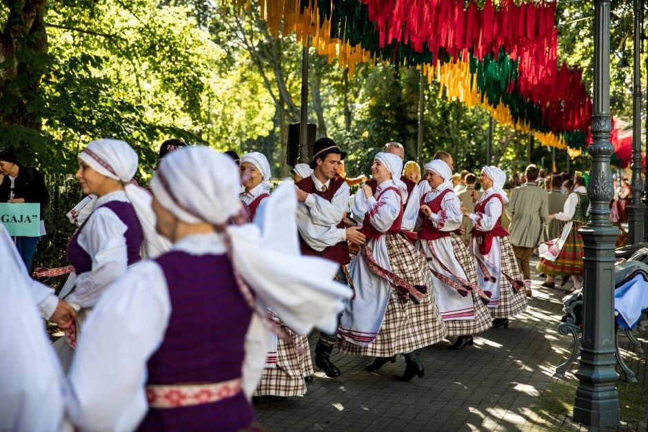 Savaitgalį kurortą nuspalvins tarptautinis liaudiškų šokių festivalis „Palangos miestely“