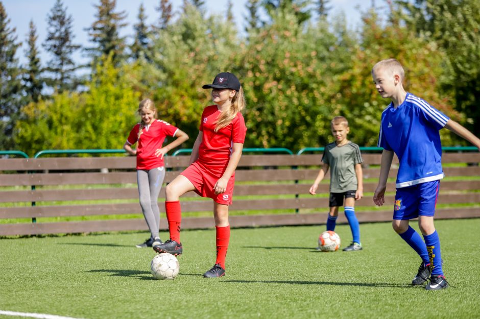 Sugrįžusius į mokyklas Kauno moksleivius pasitinka atnaujinti aikštynai