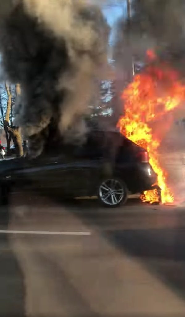 Gaisras Alytuje: lengvasis automobilis virto ugnies fakelu (vaizdo įrašas)