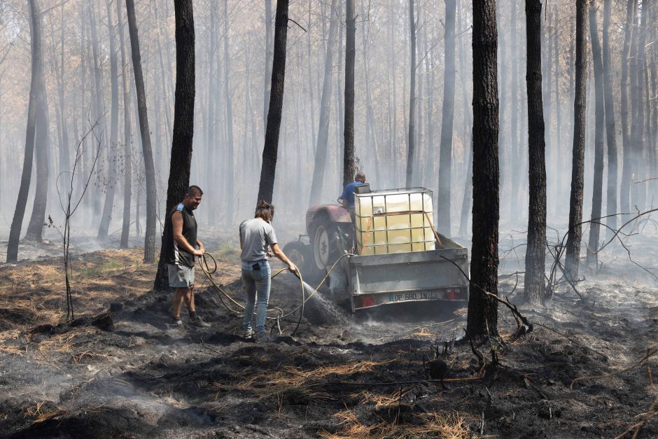 Prancūzijoje itin budriai stebimas didžiulis gamtinis gaisras