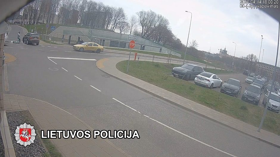 Vilniaus policija prašo pagalbos: ieškomi eismo įvykio liudininkai