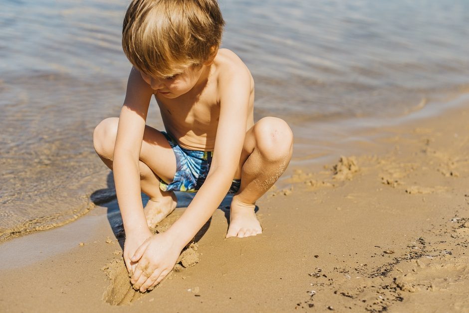 Karklės paplūdimyje žaidę berniukai rado indą su narkotikais
