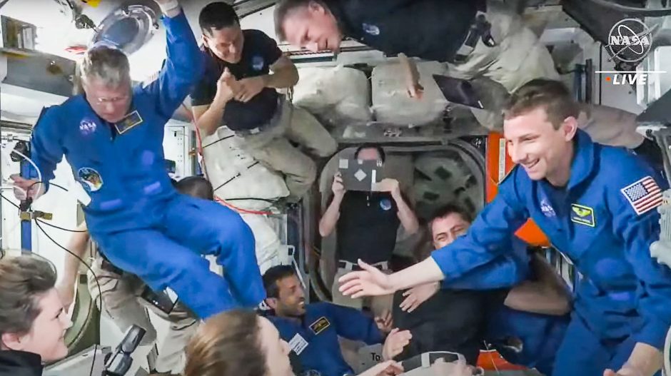 Į kosminę stotį įžengė keturi nauji astronautai