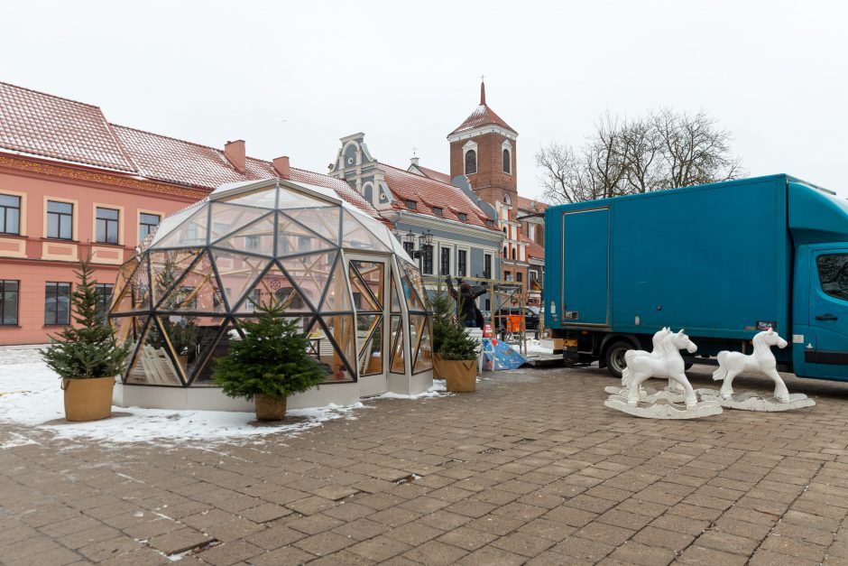 Šventės baigėsi: Kauno eglutės dekoracijos keliauja į sandėlius
