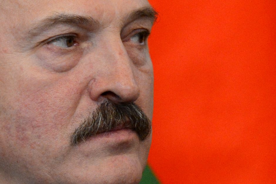 A. Lukašenka pataria naujajai Ukrainos valdžiai „mažiau bėgioti po užsienius“
